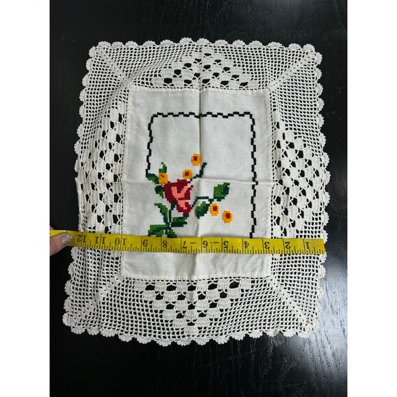 Vtg Mini Table Cover- white with floral embroidery detail- 16x12"- cottagecore - Picture 4 of 5